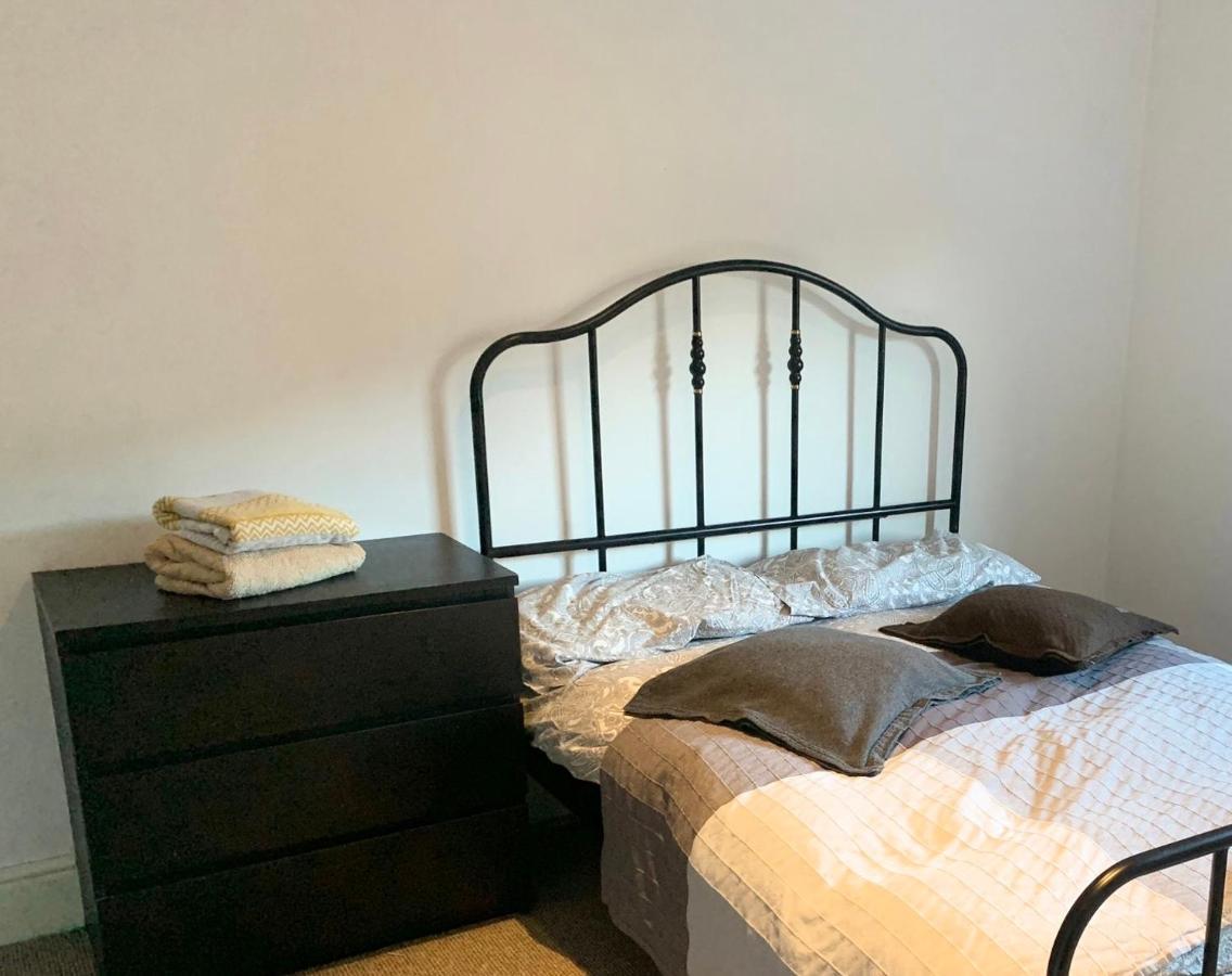 Beautiful Home, 3 Bedroom House Near Alton Towers, Wedgwood Museum, Universities 莱姆河下游的纽卡尔斯 外观 照片