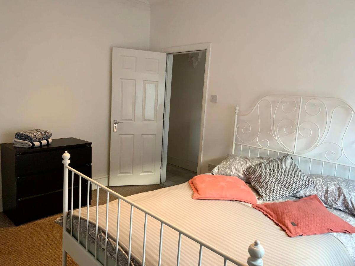 Beautiful Home, 3 Bedroom House Near Alton Towers, Wedgwood Museum, Universities 莱姆河下游的纽卡尔斯 外观 照片