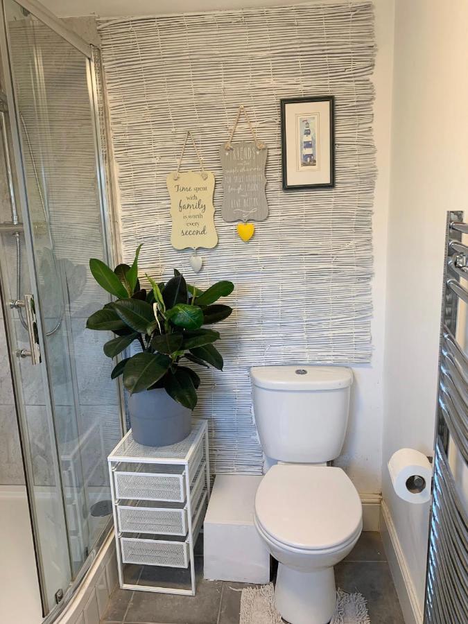 Beautiful Home, 3 Bedroom House Near Alton Towers, Wedgwood Museum, Universities 莱姆河下游的纽卡尔斯 外观 照片