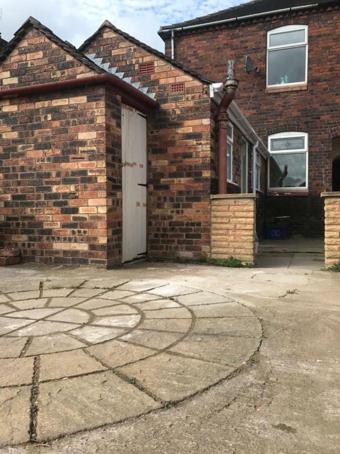 Beautiful Home, 3 Bedroom House Near Alton Towers, Wedgwood Museum, Universities 莱姆河下游的纽卡尔斯 外观 照片